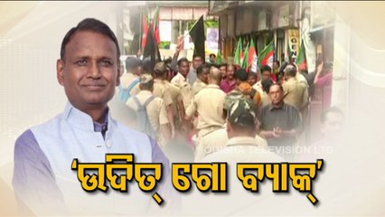 Congress leader Udit Raj faces egg attack, black flag protest for his remarks against Prez Murmu