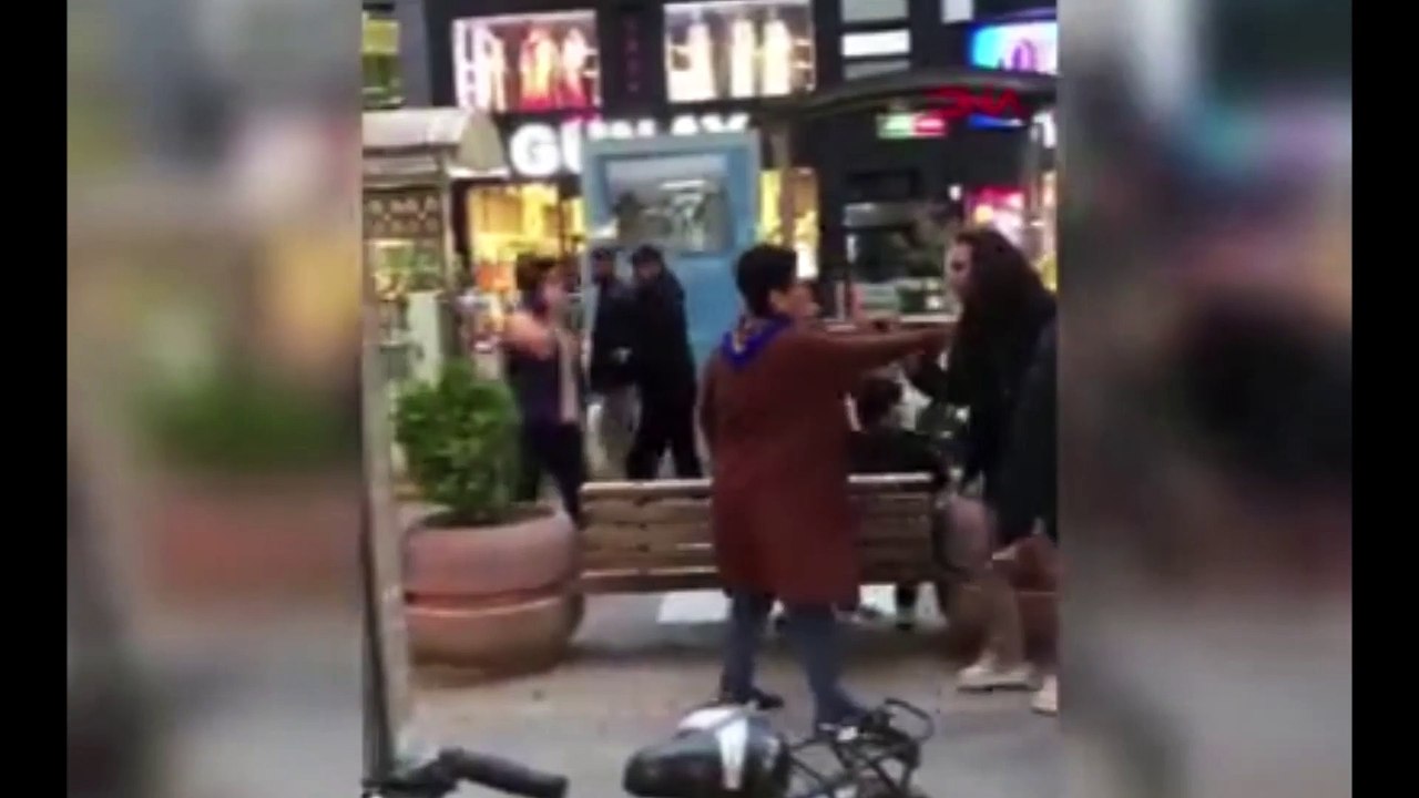 Önüne gelene çantayla saldıran kadın serbest bırakılmıştı! Savcılıktan flaş açıklama