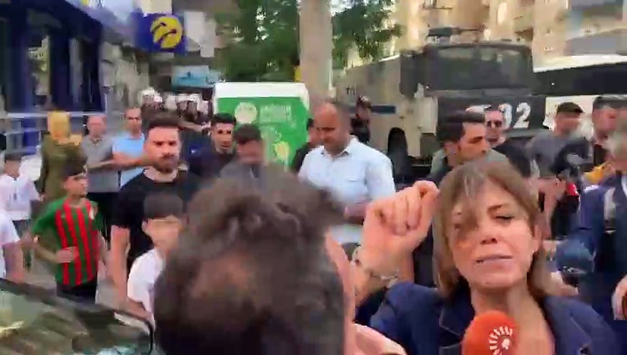 Polis, HDP'li Meral Danış Beştaş'ın basın açıklamasını engelledi: "Yapılanları kınıyorum”