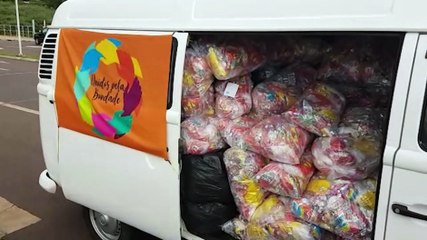 Grupo voluntário Unidos pela Bondade realiza entrega de doces para crianças na Região Oeste