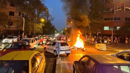 Jamenei se enfrenta a las mayores protestas de la historia de Irán y deja un reguero de 185 muertos