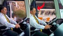 Otobüs şoförü, kendisini sollayan aracın sürücüsünü görünce gülümsemesine engel olamadı