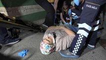 Son dakika haber: Ambulans yaya geçidindeki yaşlı kadına çarptı, ilk müdahaleyi ambulansta bulunan sağlıkçılar yaptı