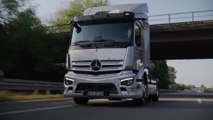 Mercedes-Benz eActros 300 mit komplett elektrischer Nebenabtriebslösung und mit Kühlkoffer