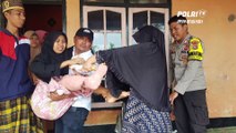 Polres Lombok Timur Giat Penyerahan Kursi Roda Dan Evakuasi Warga Yang Sakit