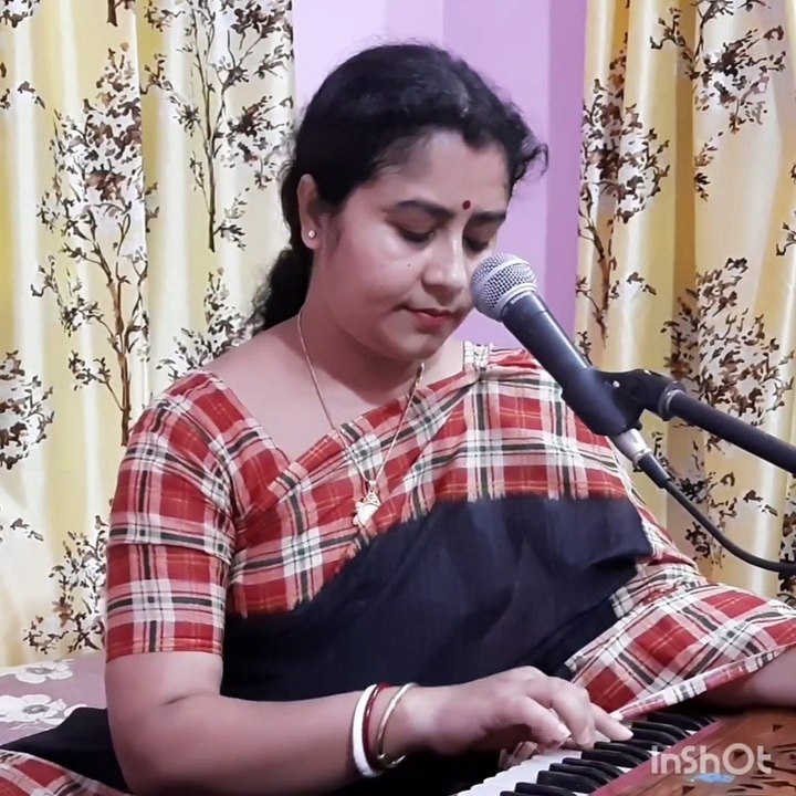 আমার ভাঙা পথের রাঙা ধূলায় পড়েছে কার পায়ের চিহ্ন