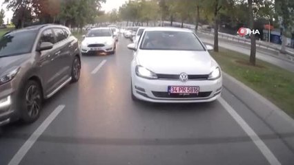 Yolun karşısına geçmeye çalışırken aracın çarptığı adam böyle savruldu