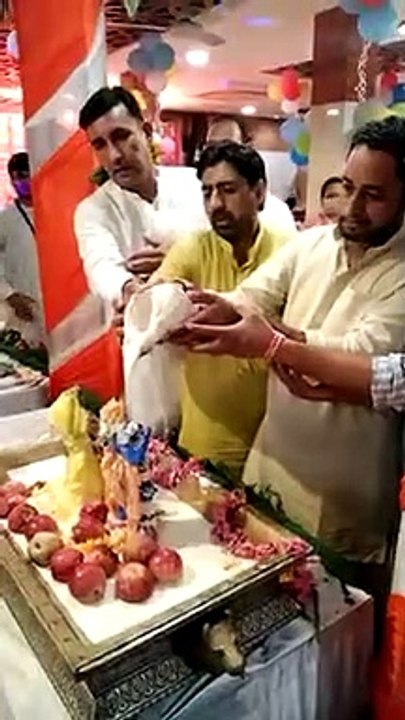 Ramesh Matiala went to the temple and worshiped