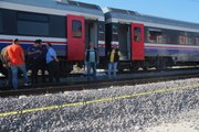 Adana'da trenin çarptığı yaya hayatını kaybetti