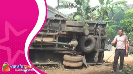 Gegara  Ikut Google Map, Truk Angkut 4 Ton Besi Tabrak Rumah Makan di Magetan