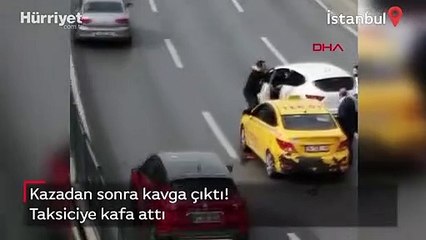 Beylikdüzü'nde kazadan sonra kavga! Taksi şoförüne kafa attı