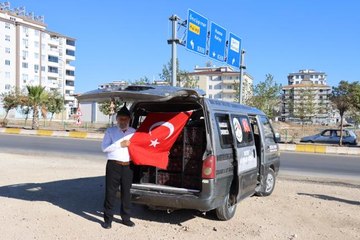 Kilis haberleri: "Elmacı Dede" Kilis'teki askerlere Denizli'den 70 kasa elma getirdi