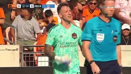 Riqui Puig, marcando un gol con Los Angeles Galaxy y celebrando de forma curiosa / @MajorLeagueSoccer