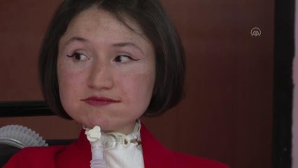 Derslere solunum cihazıyla giren Gamze öğretmen, sosyal medyadan da ilham oluyor (1)