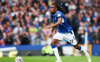 What impact has Alex Iwobi's position change had on Everton?