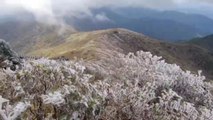 [뉴있저] 성큼 다가온 추위에 흰옷 입은 가을 산들 / YTN