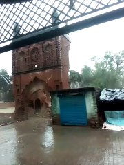 उन्नाव में बारिश का कहर लगातार  हो रहीं बारिश के चलते गेट गिरने का वीडियो सोशल मीडिया पर हुआ वायरल