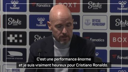 Скачать видео: Manchester United - Ten Hag félicite Cristiano Ronaldo pour son 700ème but