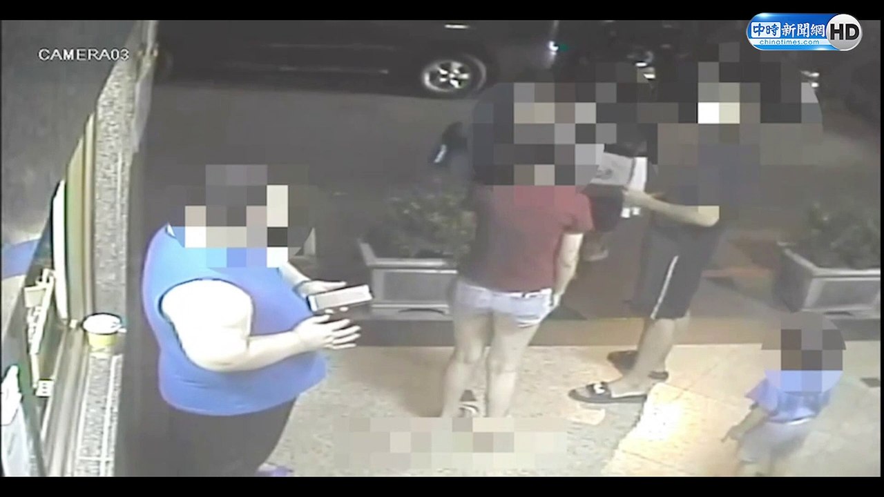 通緝犯遇女警心虛逃跑慘跌 她追百米奮力壓制！民眾當場看傻