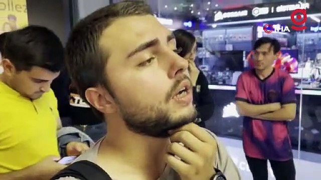 Açılışa özel indirimli bilgisayar için 3 saat kuyrukta beklediler