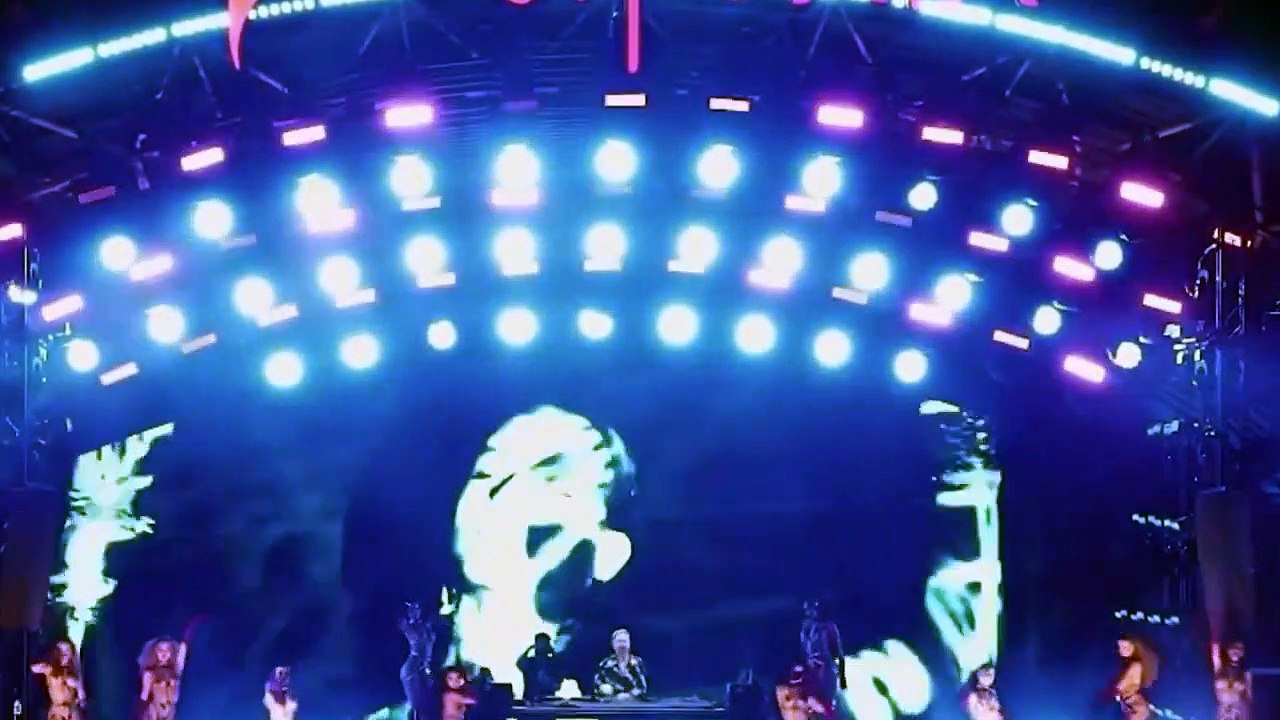 David Guetta joue son nouveau tube "I'm Good" en live