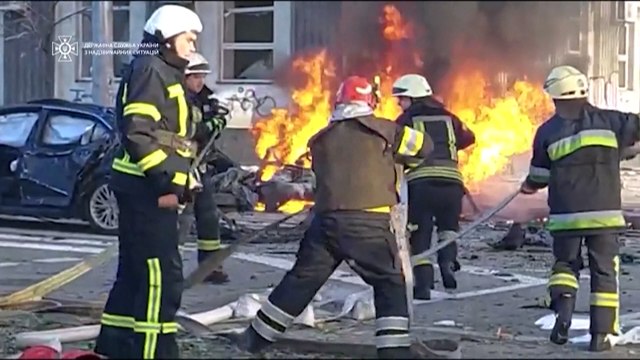 Kiew nach den Explosionen: Feuerwehr und Rettung im Einsatz