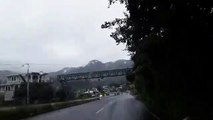 Panorama en carretera de Sololá en donde varios vehículos derraparon por condiciones del clima