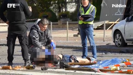 Imágenes de los destrozos ocasionados por uno de los bombardeos rusos en Kiev, Ucrania