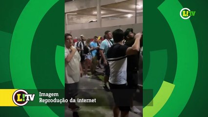 Torcida do Botafogo cantando após o jogo