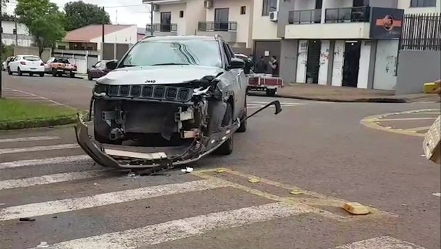 Jeep e Fiat Up se envolvem em acidente de trânsito no Bairro São Cristóvão