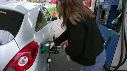 Pénurie de carburant en France: la grève reconduite, les stations à sec