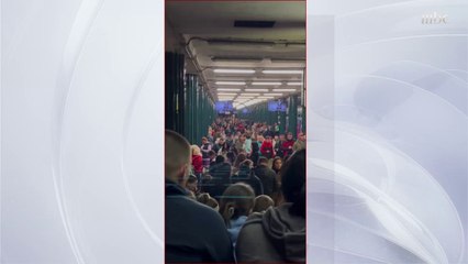 المواطنون والأجانب المقيمون في #أوكرانيا يهرعون للملاجئ بعد القصف #الروسي