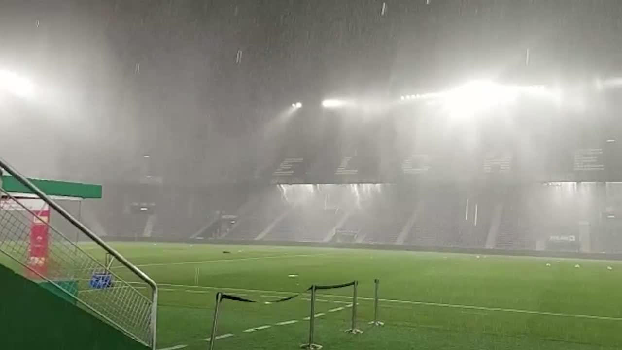 La tormenta eléctrica y aguacero hace peligrar el Elche-Mallorca