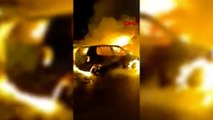 Ataşehir'de otomobil alev alev yandı