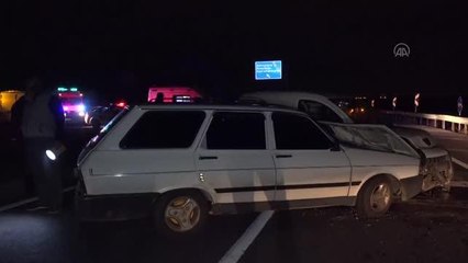 Son dakika haber... Üç aracın karıştığı kazada 4 kişi yaralandı