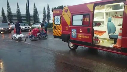 Colisão entre caminhão e bicicleta deixa mulher ferida