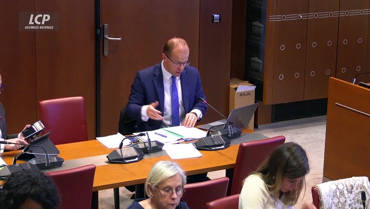 Thibault Bazin (LR) s'oppose à la hausse de la fiscalité sur le tabac