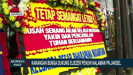 Karangan Bunga Dukungan untuk Bharada E Penuhi Halaman PN Jaksel
