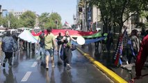 Manifestantes indígenas chocan con policía en manifestación en Chile