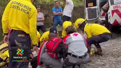 tn7-matrimonio-rescate-lluvias-101022