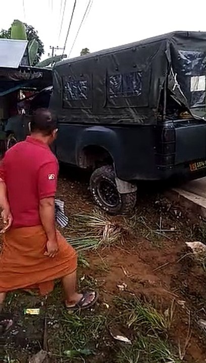 Diduga Mobil TNI Seruduk Kios di Barabai, 3 Orang Dikabarkan Tewas