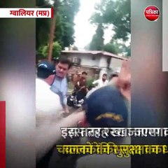 ग्वालियर (मप्र): यहां हेलमेट न लगाने वालों को पीट रही पुलिस