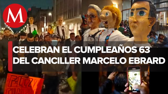 Por su cumpleaños, llevan serenata a Ebrard en Palacio Nacional
