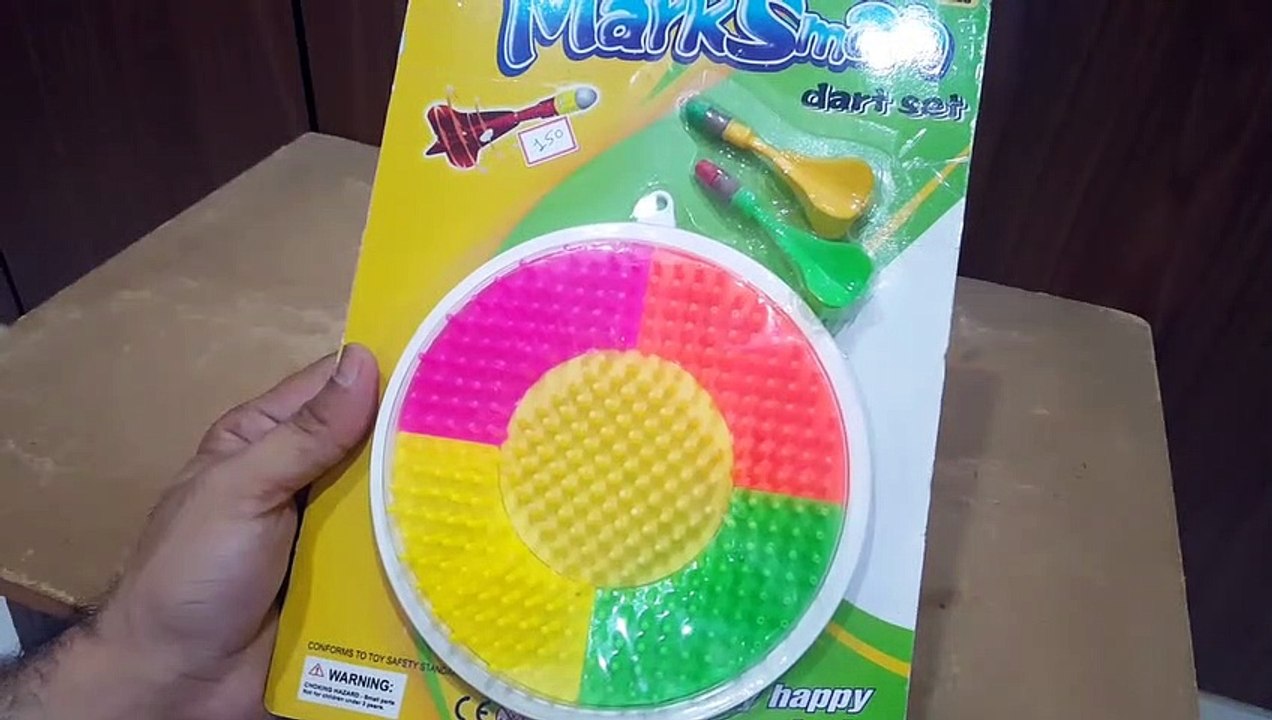 Unboxing and Review of asian MarkSmah Fun Dart Board Set with 2 Darts for Kids