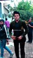 Manish Paul ने स्टाइलिश अंदाज में दिया पोज