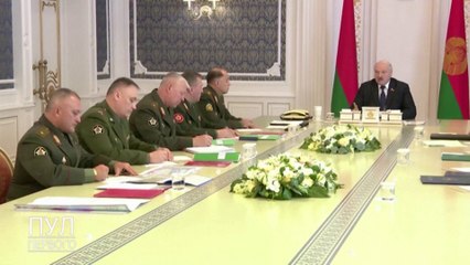 رئيس بيلاروسيا يحذر أوكرانيا بلهجة حادة.. ومستشار زيلينسكي يسخر