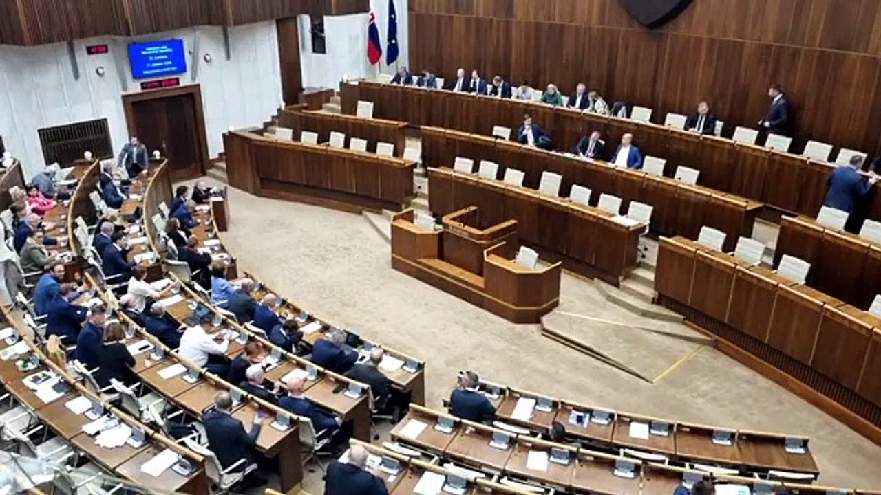 ZÁZNAM: Kollár prerušil schôdzu do 18. 10., opäť sa nepodarilo odhlasovať rozpočet