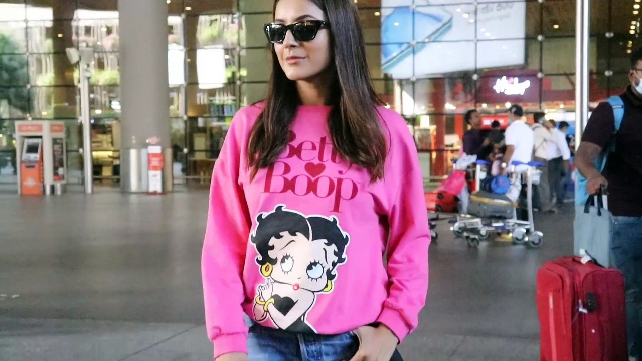 Airport पर स्पॉट हुईं Shehnaaz Kaur Gill