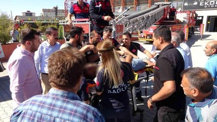 Halı saha çatısında elektrik akımına kapılan işçi hayatını kaybetti