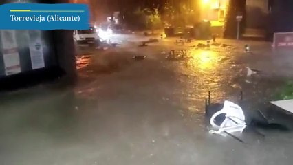 Una tromba de agua inunda Torrevieja